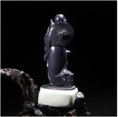 紫袍玉石 摆件《报喜罗汉》 巧色运用极佳 雕工精细 难得收藏品