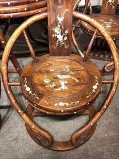 精品黄花梨琵琶茶桌 细节到位长173厘米，宽83厘米,高72厘,椅子长45厘米，宽45厘米,前高40厘米,后背高地103厘米，宝珍售