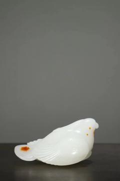 和田玉羊脂白 玉鸟 摆件 规格：高5.4cm 宽8.7**12.3cm 重573克 玉质白皙无暇，密度好，雕工娴熟，包浆熟美，尽显大气。