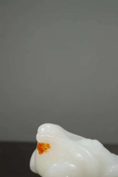和田玉羊脂白 玉鸟 摆件 规格：高5.4cm 宽8.7**12.3cm 重573克 玉质白皙无暇，密度好，雕工娴熟，包浆熟美，尽显大气。