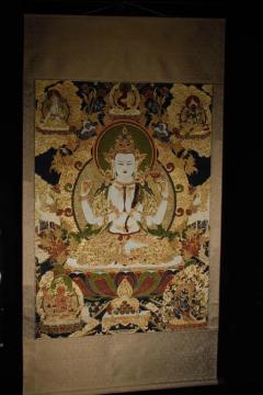 清 四臂观音刺绣撒金唐卡 尺寸：136**93cm，全品相。藏传佛教珍品，供奉收藏殊胜无比。