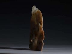 清代 老和田玉 插屏 规格：高12.2cm 宽8.4cm 厚1cm 重142克 整料采雕，玉质紧密，多等技法采雕，技法高超，线条清晰，器形典雅，包浆油润。
