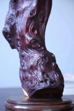印度小叶紫檀｜达摩。  高油性老料，形韵自然。 保留天然皮壳，难得特色造型。 规格;长14宽13高41，重4.7斤。 