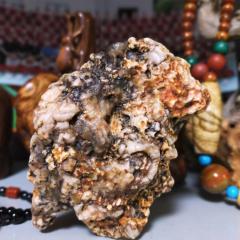 沙漠漆彩石,真正的外蒙料(非阿拉善),色彩多变丰富,开片裂纹,大料象形、背视似只盔甲恐龙、正视似绽放花朵